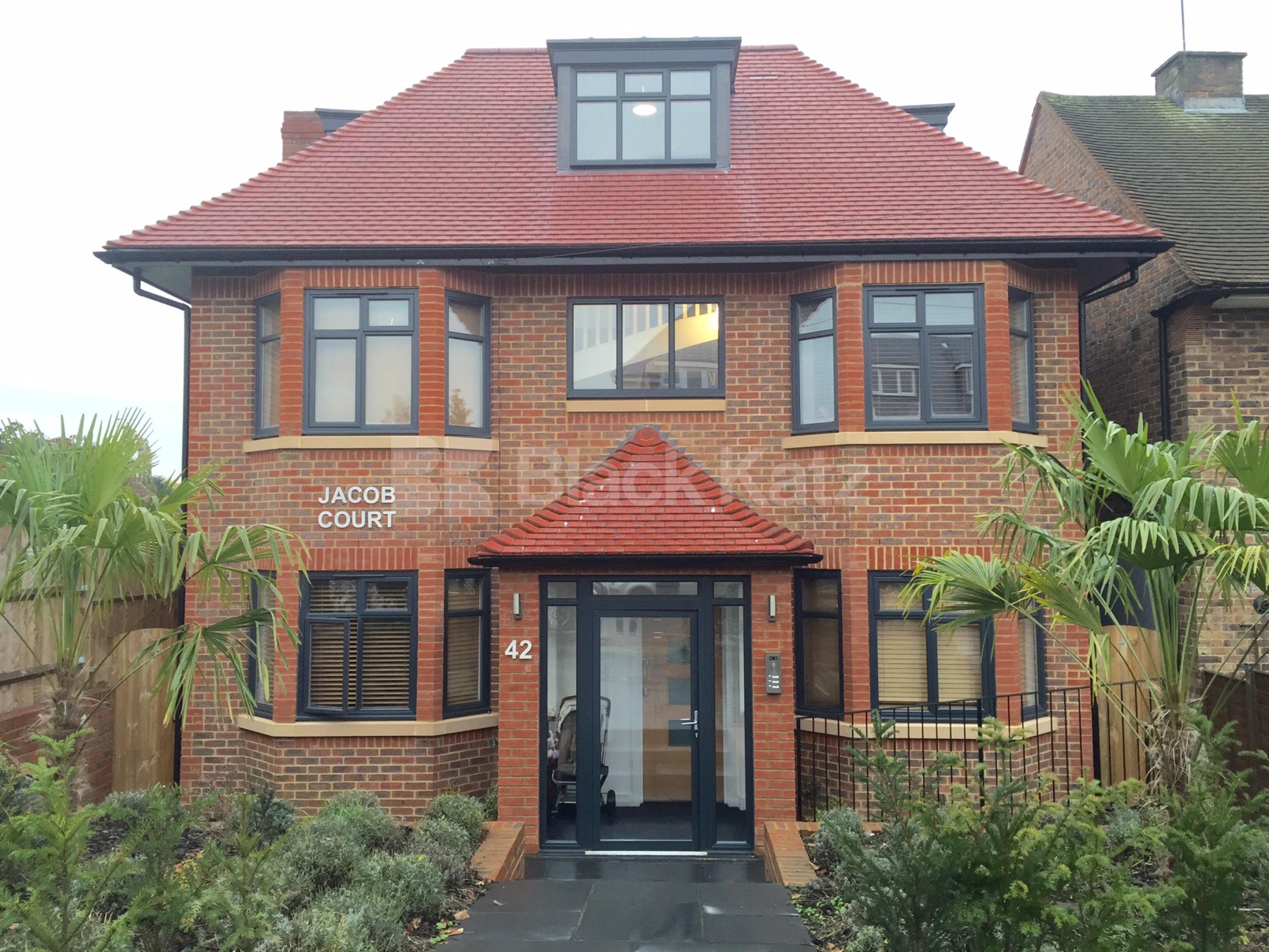 			1 Bedroom, 1 bath, 1 reception Flat			 Kingsgate Avenue, Finchley Central N3